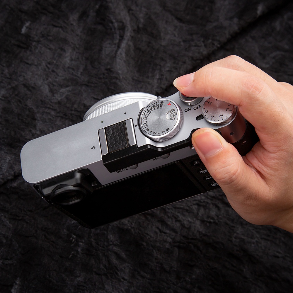 X100VI Enhance The Grip for FU - đánh giá và giá Fujifilm Camera X100Vi